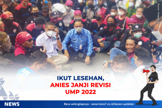 Ikut Lesehan, Anies Janji Revisi UMP 2022